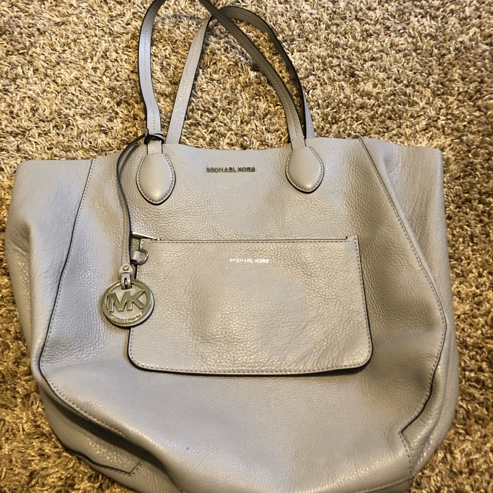 Michael Kors large tote/pouch set